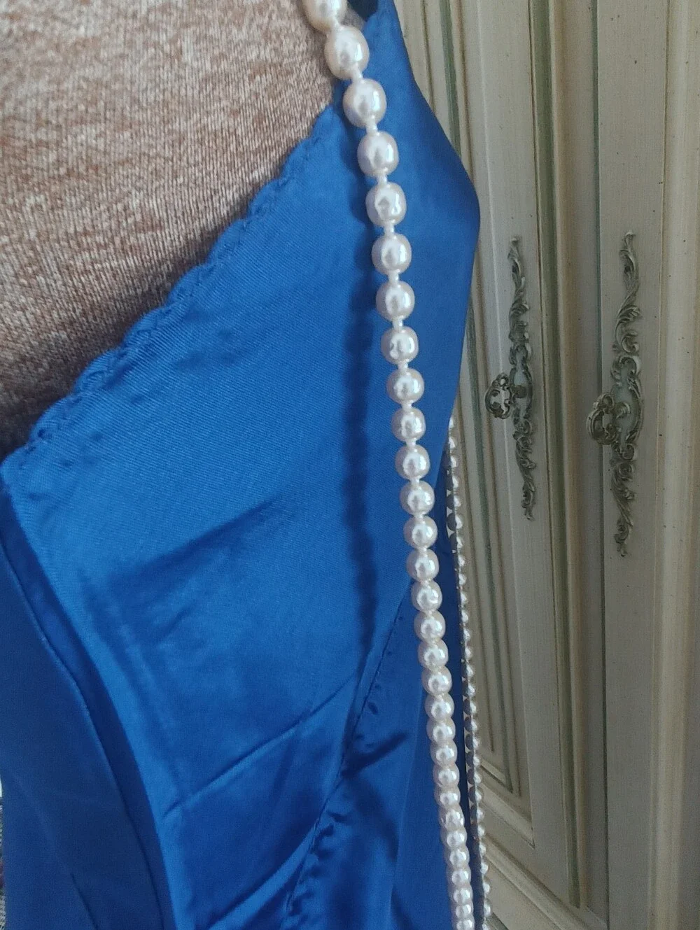 EXQUISITE ROYAL BLUE VINTAGE RAYON SLIP/ DRESS WITH CRYSTAL PLEATS. UNWORN! - Picture 4 of 17